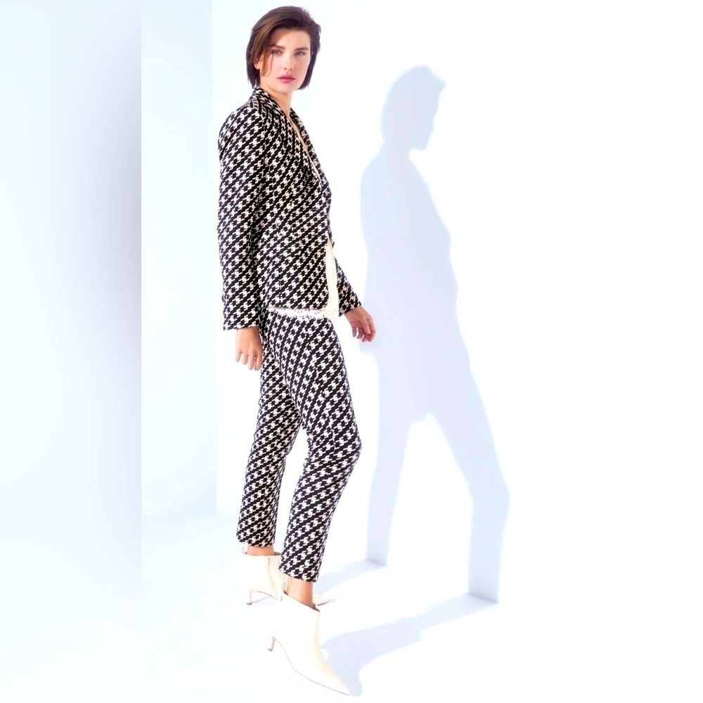MARC CAIN Sz N 1 Slim Leg Italian Fabric Geometric Patterns Pants Trousers NEW